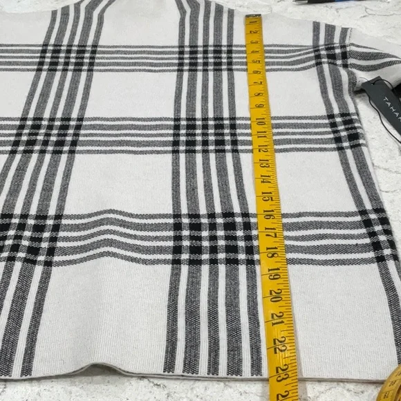 TAHARI Turtleneck sweater with black and white check print.Size XS - Picture 6 of 7